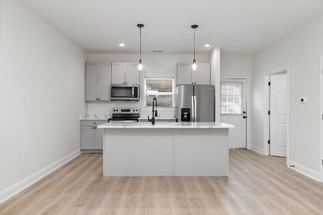 Photo - 619 N Main St