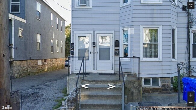 Building Photo - 9-11-11 Higgins St Rental