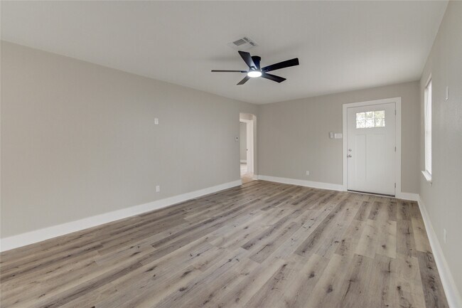 Photo - 6603 Narcissus St