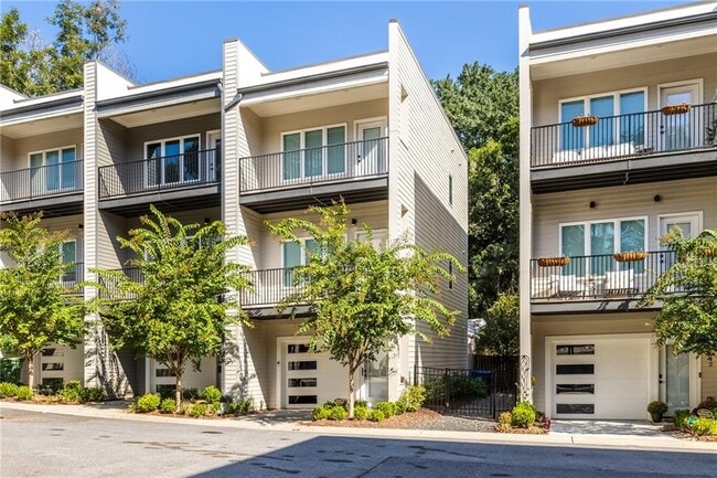 Photo - 1438 Walker Pl SE