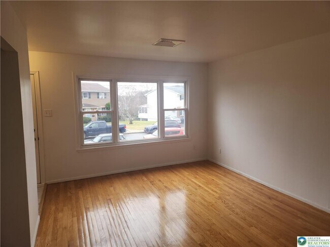 Photo - 2827 W 28th St