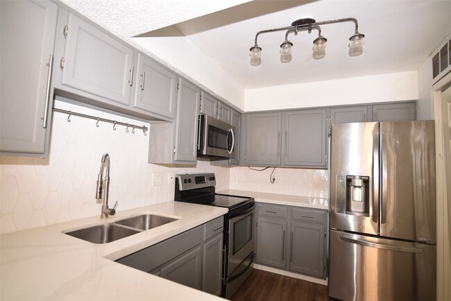 Photo - 10555 Turtlewood Ct Unit True