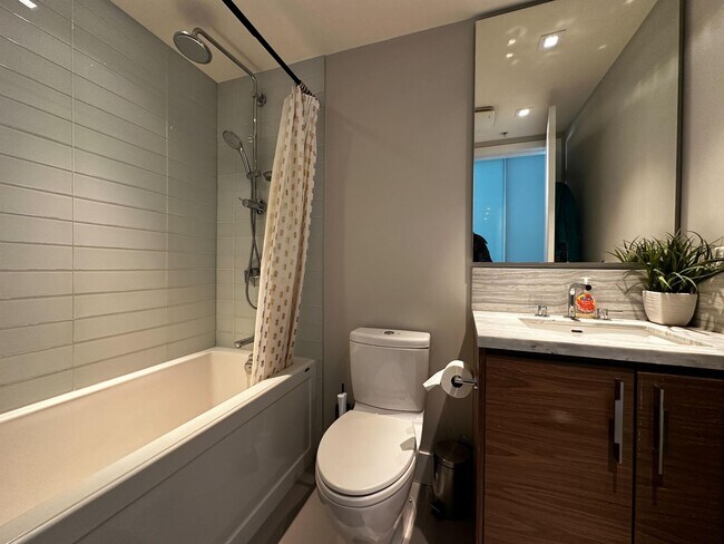 Photo - 111 13th St E