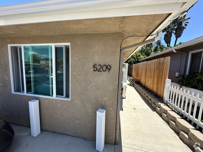 Building Photo - 5211 Tipton St Unit 5209 Tipton St. Rental