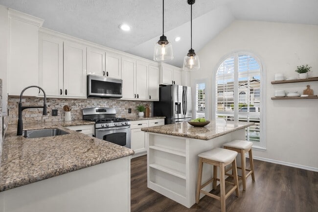 Photo - 4826 Stonebridge St