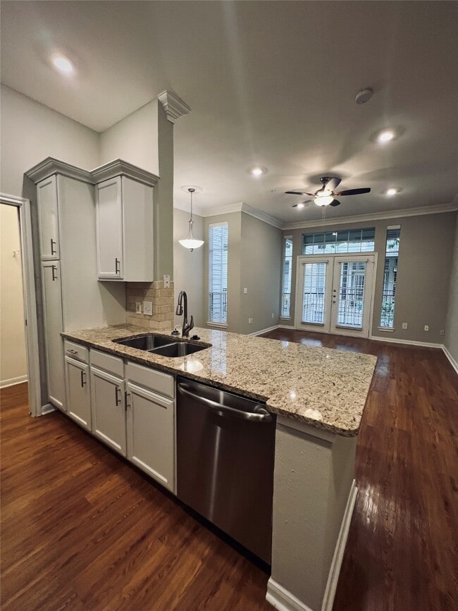 Building Photo - 5353 Memorial Dr Unit 1004 Rental