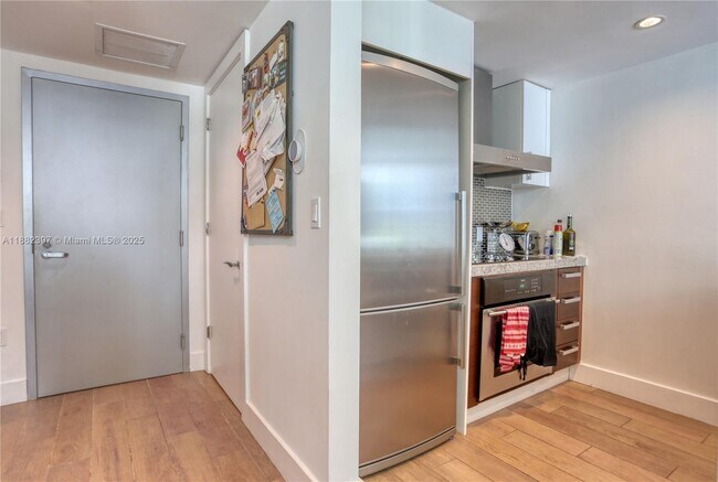 Photo - 720 NE 62nd St Unidad 310