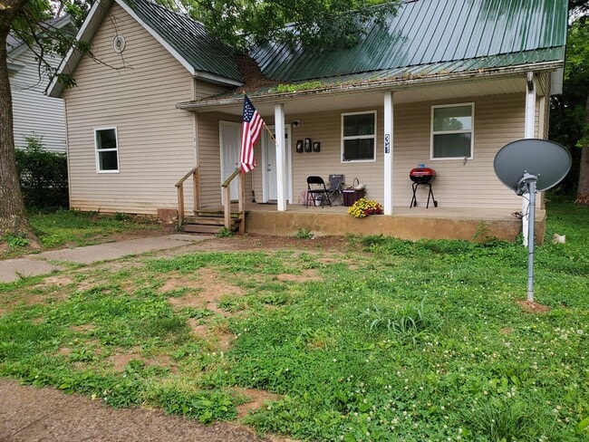 Building Photo - 319 Woodford Ave Unit B