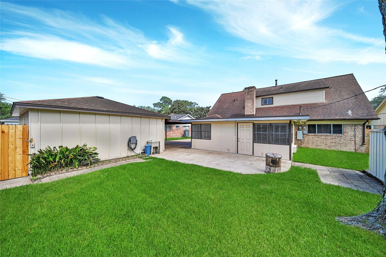 Photo - 9411 Roos Rd