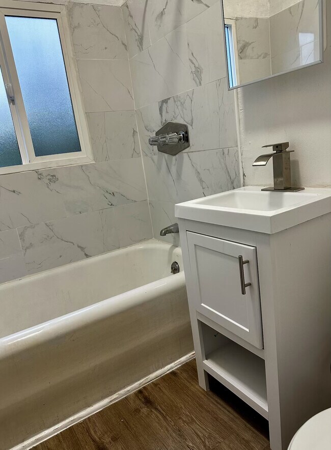 404 E Chevy Chase Dr