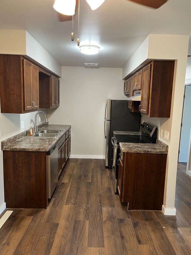 Building Photo - 2216 Sylvan Way Unit 2