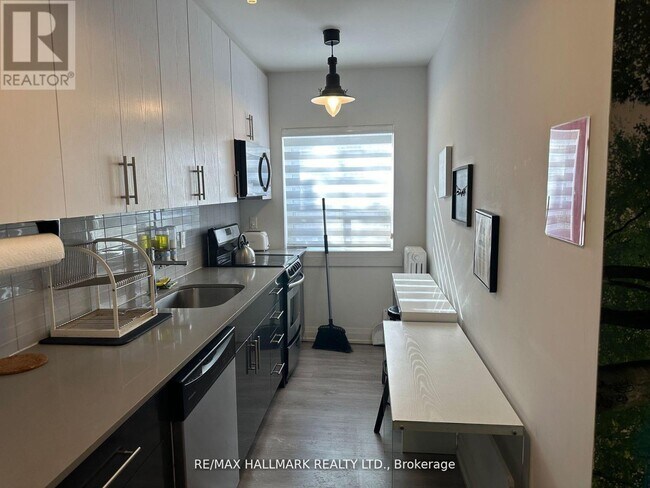 Photo - 595 St Clair Ave W Unit 5