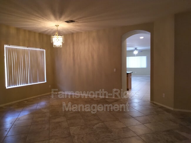 Photo - 1154 E Locust Dr