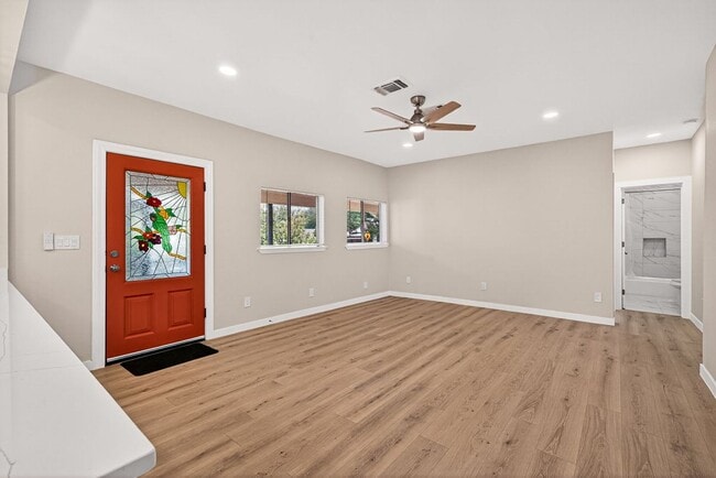 Photo - 631 E Mistletoe