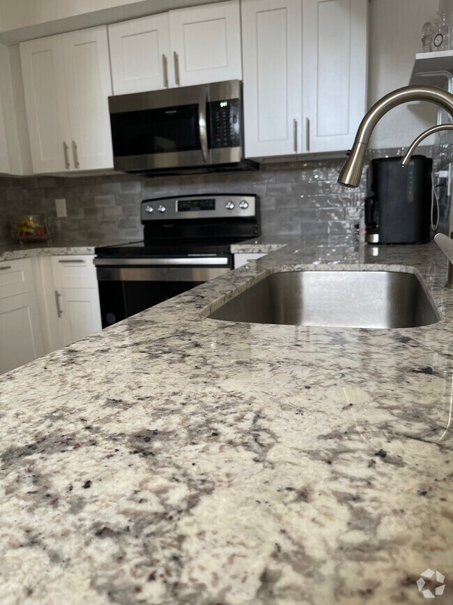 Building Photo - 10855 Meadowglen Ln Unit 1127 Rental