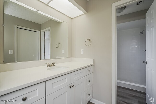 Building Photo - 4028 SE 2nd Ave Rental