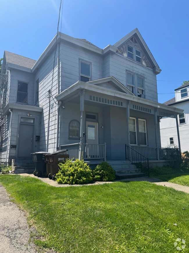 Building Photo - 2047 Lawrence Ave Unit 2047 Lawrence Ave - 1 Rental
