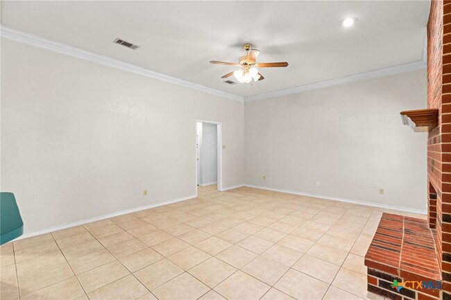 Photo - 1502 Oak Knoll Ln