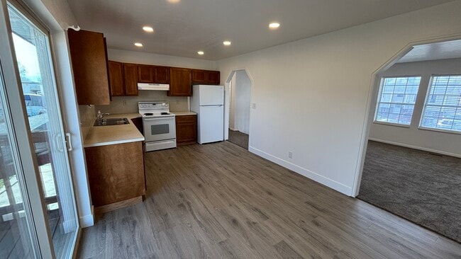 Photo - 391 S 1000 W St