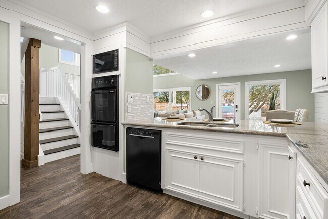 Photo - 3203 Poe Dr