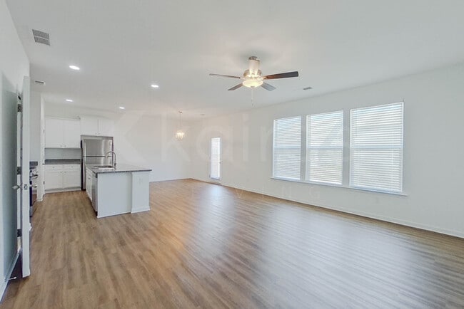 Photo - 111 English Oak Ln