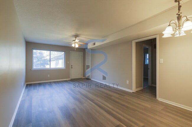 Photo - Move in before November 30th and choose your reward: a $250 Amazon Gift Card or a 55 Smart TV! Unidad 8