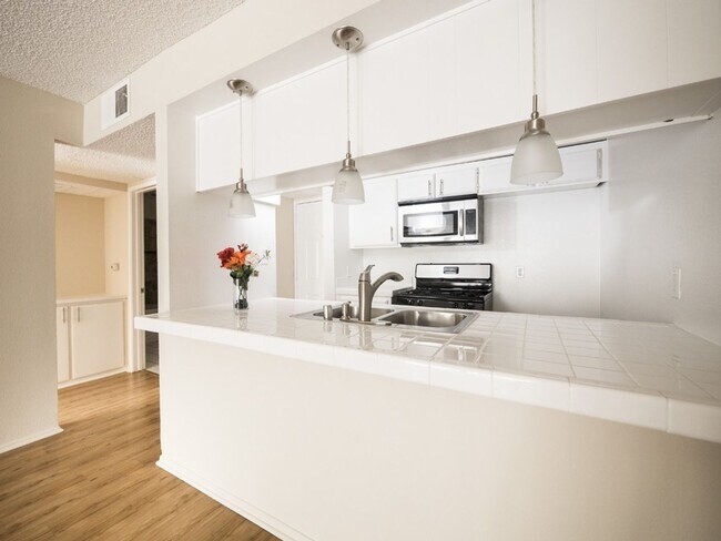 Photo - 400-420 N. Oakland Ave