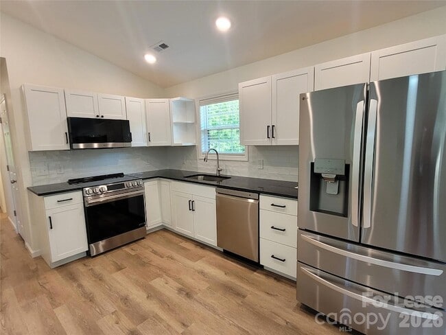 Photo - 115 Dorchester Ln