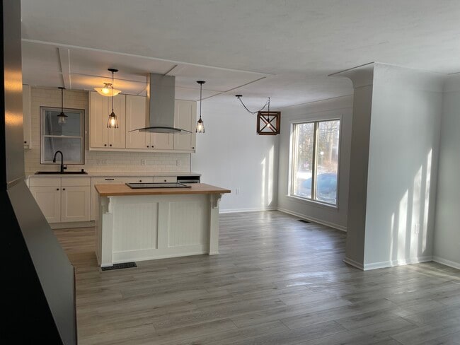 Photo - 116 Upper Paradise Rd Unité Upstairs