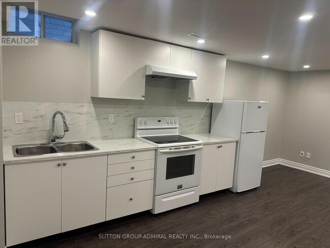 Photo - 100 Gilmore Crescent