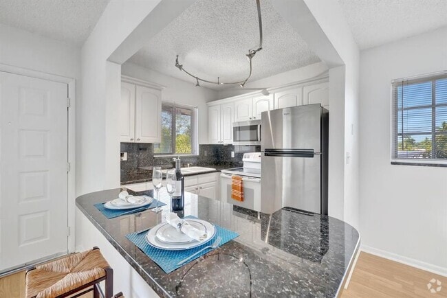 Building Photo - 3030 NE 5th Ter Unit 8 Rental