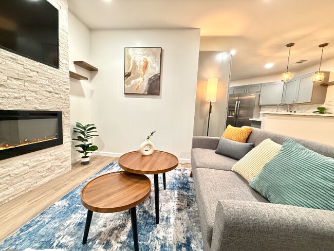 3229 S Sherbourne Dr Unit 1/3 BACK UNIT