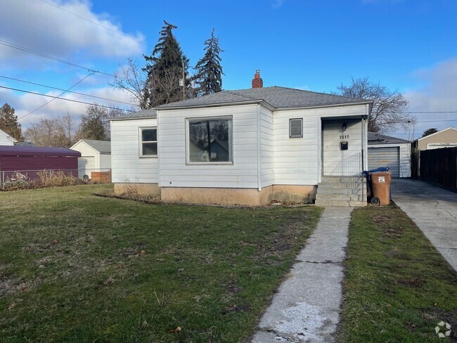 Building Photo - 50's Rancher With Super Yard Rental