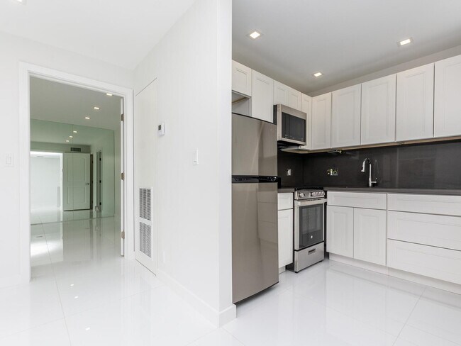 Photo - 2420 Diana Dr Unit 207