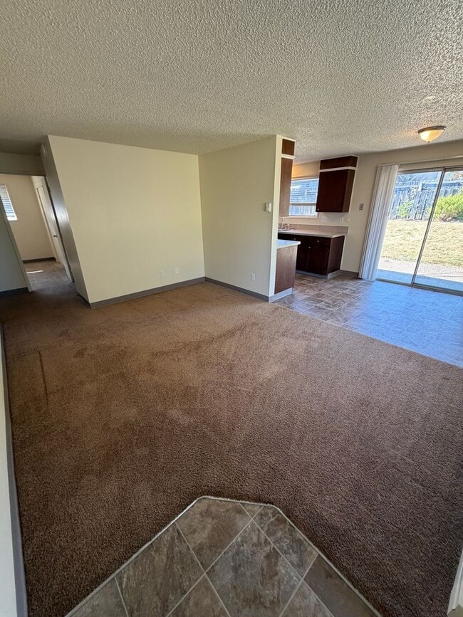 Photo - (473) Walnut Duplex - 2 Bedroom / 1 Bathroom Unit 563