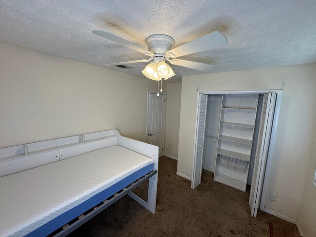 Photo - 8229 Frost St N