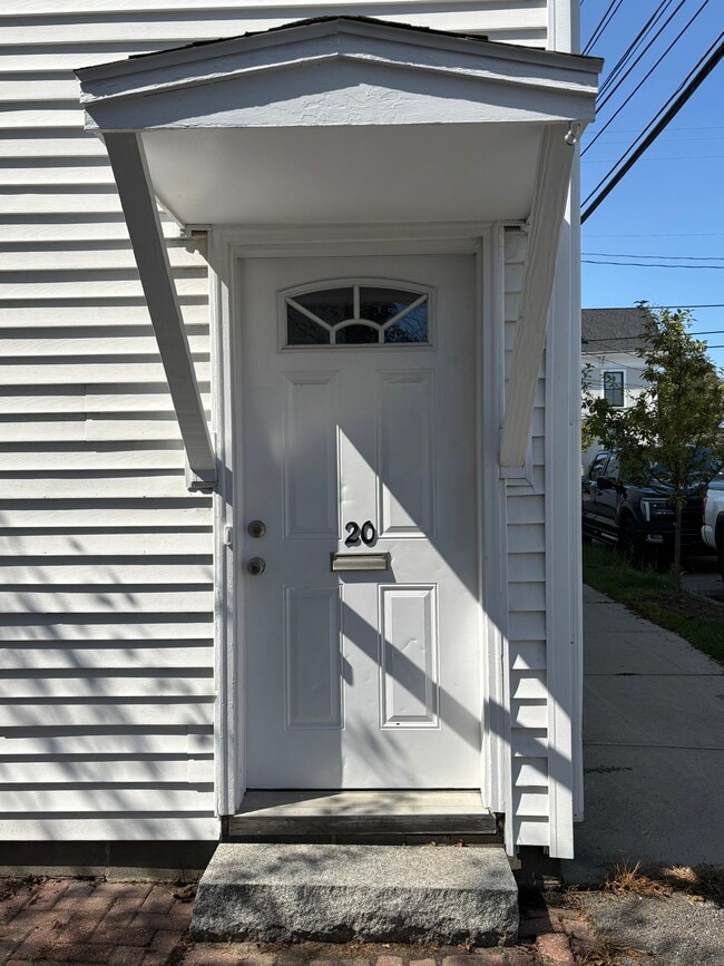 Entrance - 20 Cass St Unit 20 Cass St. Rental