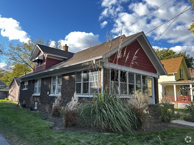 Building Photo - 614 Palace St Rental