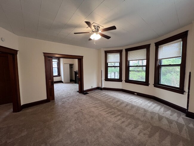 Photo - Walk-to-UC 2-Bed Gem (Short Term Lease)  – Lease ends 7/31 Unidad 1