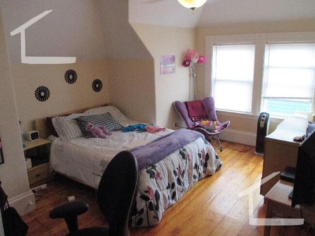 Photo - 9/1 Huge 5BR/2BA near Boston Landing, Brighton Ctr, no fee!