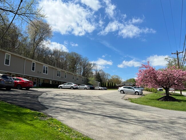 Shannon Hollow Apartments