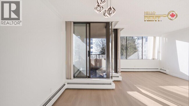 Photo - 1737 Duchess Ave Unité 302