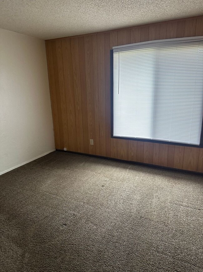 Building Photo - 912 Feather Dr Unit B