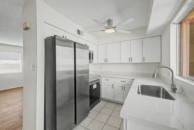 Photo - 2605 E Lemon St