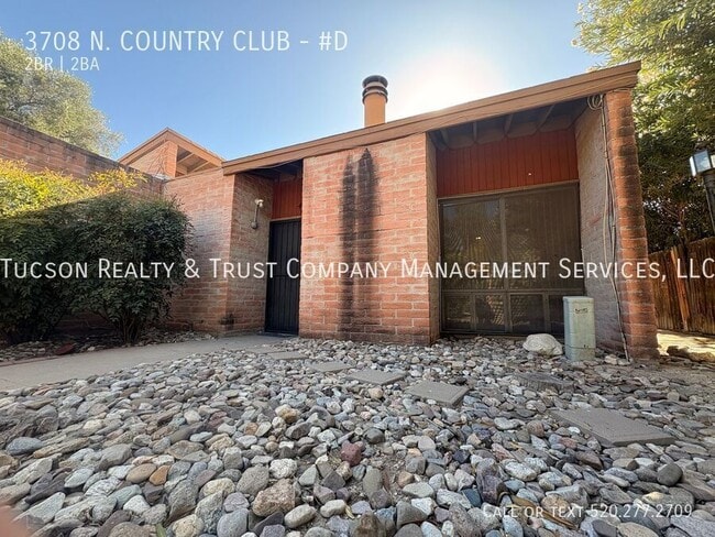 Building Photo - 3708 N Country Club Rd Unit #D