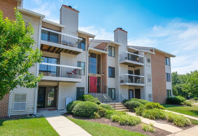 Building Photo - Renovated Entry Level - Castle Harbour Con... Unit 1D