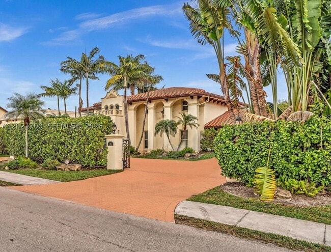 900 Diplomat Pkwy