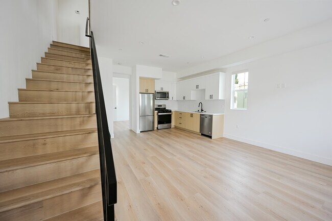 Photo - 11241 Morrison St