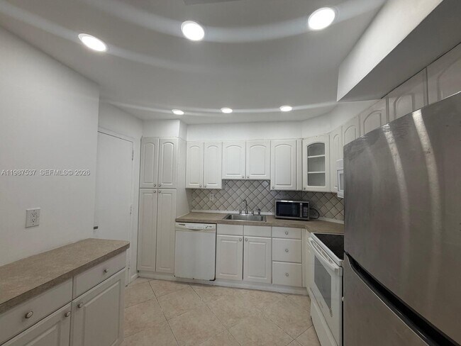 Photo - 300 Bayview Dr Unit 915