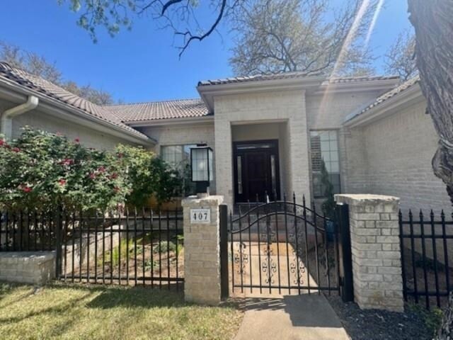 Photo - 407 Quick Silver